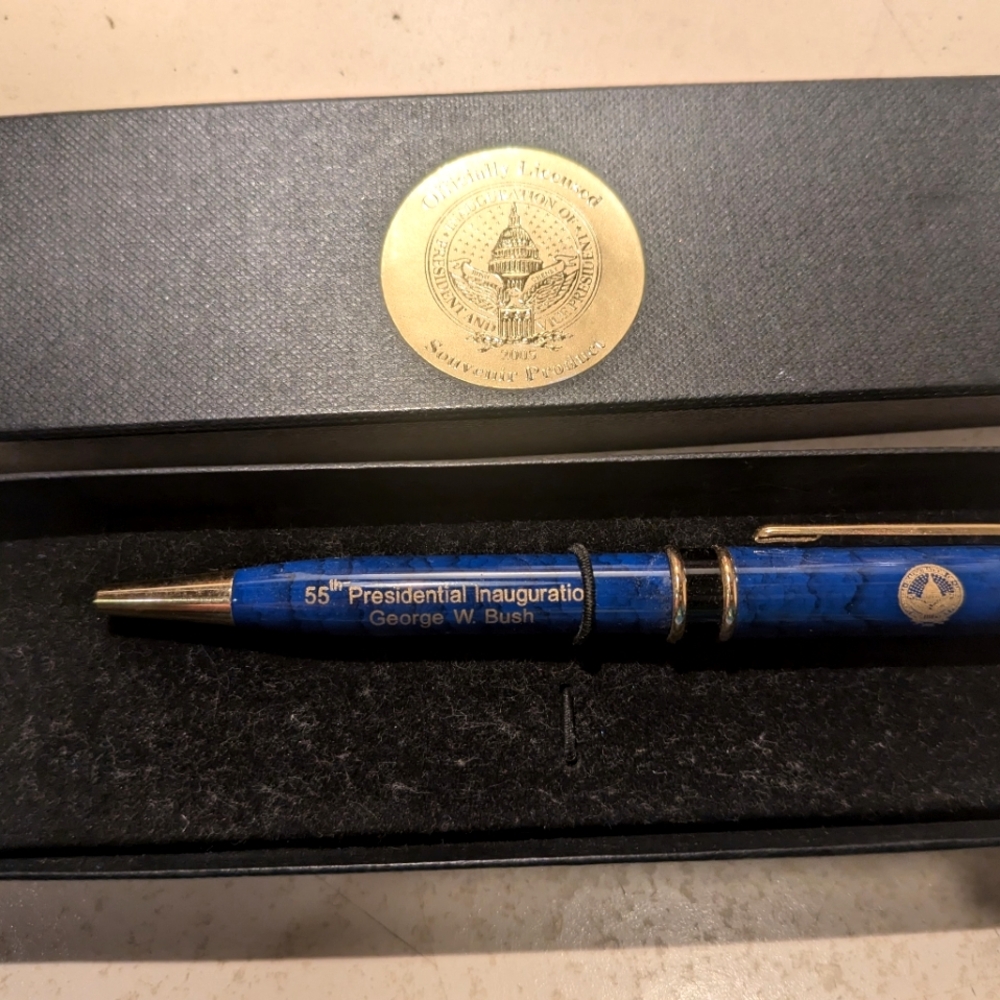 Presidential inaugural pen George Bush and VP Dan Quayle White House gift